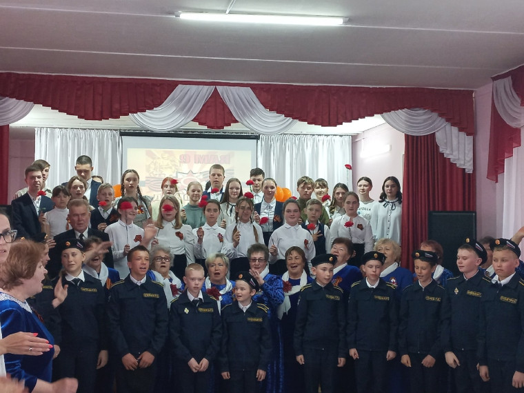 Традиционной встрече обучающихся Каракулинской школы с хором ветеранов "Фронтовых годов голоса" более 20 лет!.